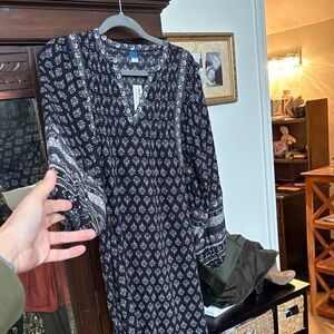 Old Navy Black and White Long Sleeve Dress